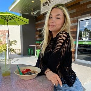 Meet your Posher, Maya